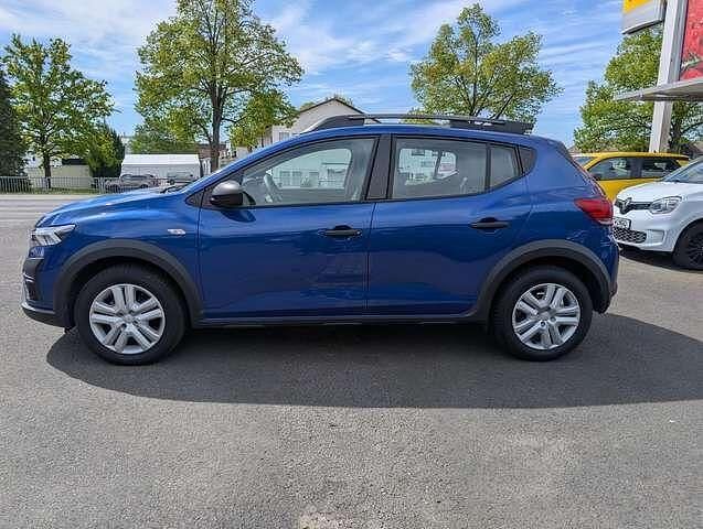 Gebraucht Dacia Sandero Essentiel 101 PS (74 kW) 2024 Blau (stahlblau) Kleinwagen
