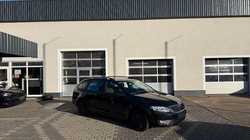 Schwarz Gebraucht 2013 Skoda Octavia Ambition Kombi | 10.990 € (Etwas zu teuer) - Bild 1/4
