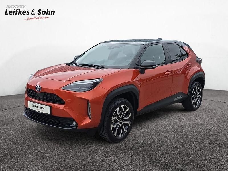 Infernoorange metallic, dach Gebraucht 2023 Toyota Yaris Cross Edition SUV | 24.980 € (Etwas zu teuer) - Bild 1/4