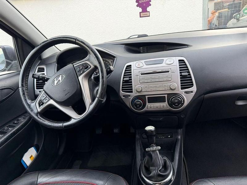 Gebraucht Hyundai i20 Edition 77 PS (56 kW) 2012 Grau Limousine