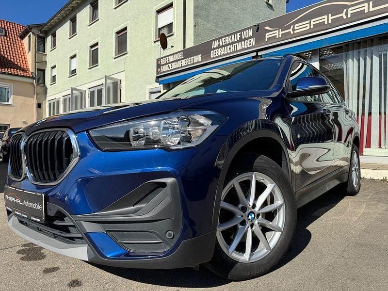 Mediterranblau metallic Gebraucht 2020 BMW X1 Advantage SUV | 14.980 € (Fairer Preis) - Bild 1/4