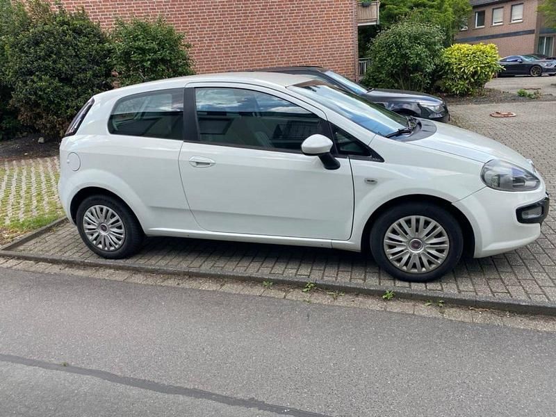 Gebraucht Fiat Punto 69 PS (50 kW) 2011 Weiß Kleinwagen