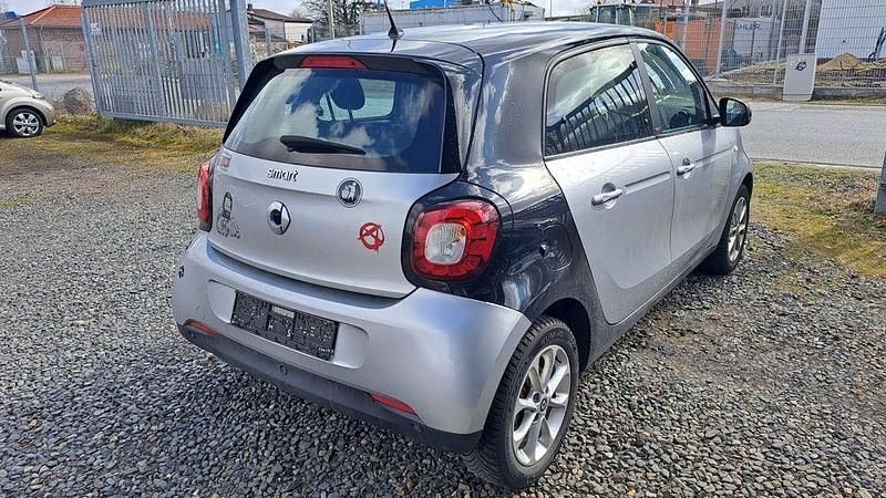 Gebraucht Smart ForFour 71 PS (52 kW) 2016 Schwarz Kleinwagen