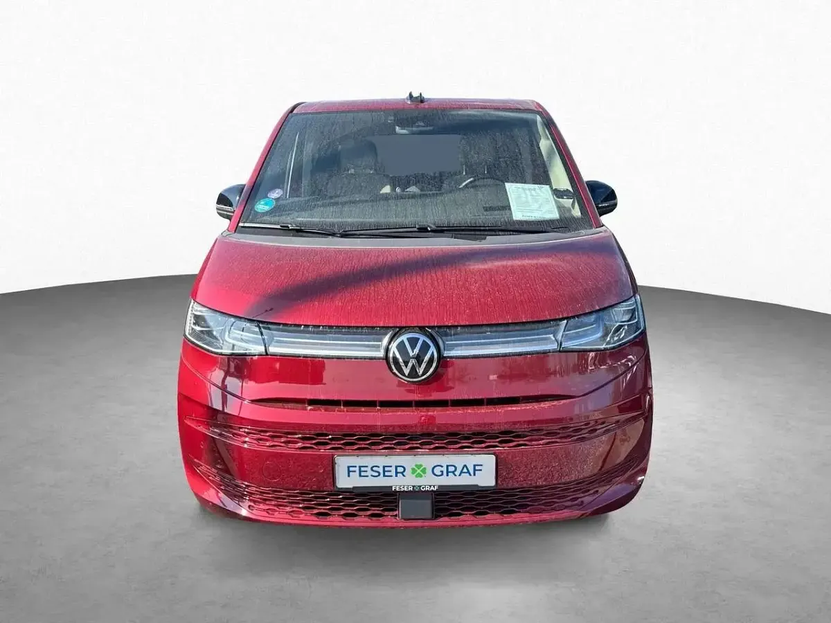 Second-hand VW Multivan Life 150 CP (110 kW) 2022 Roșu Monovolum