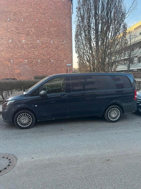 Gebraucht Mercedes Vito 162 PS (119 kW) 2018 Blau Van