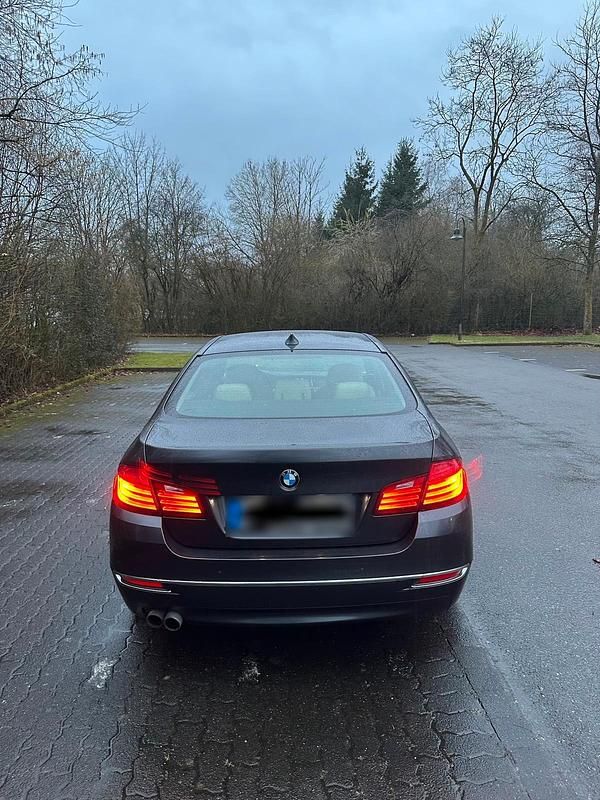 Gebraucht BMW 530 258 PS (189 kW) 2015 Grau Limousine