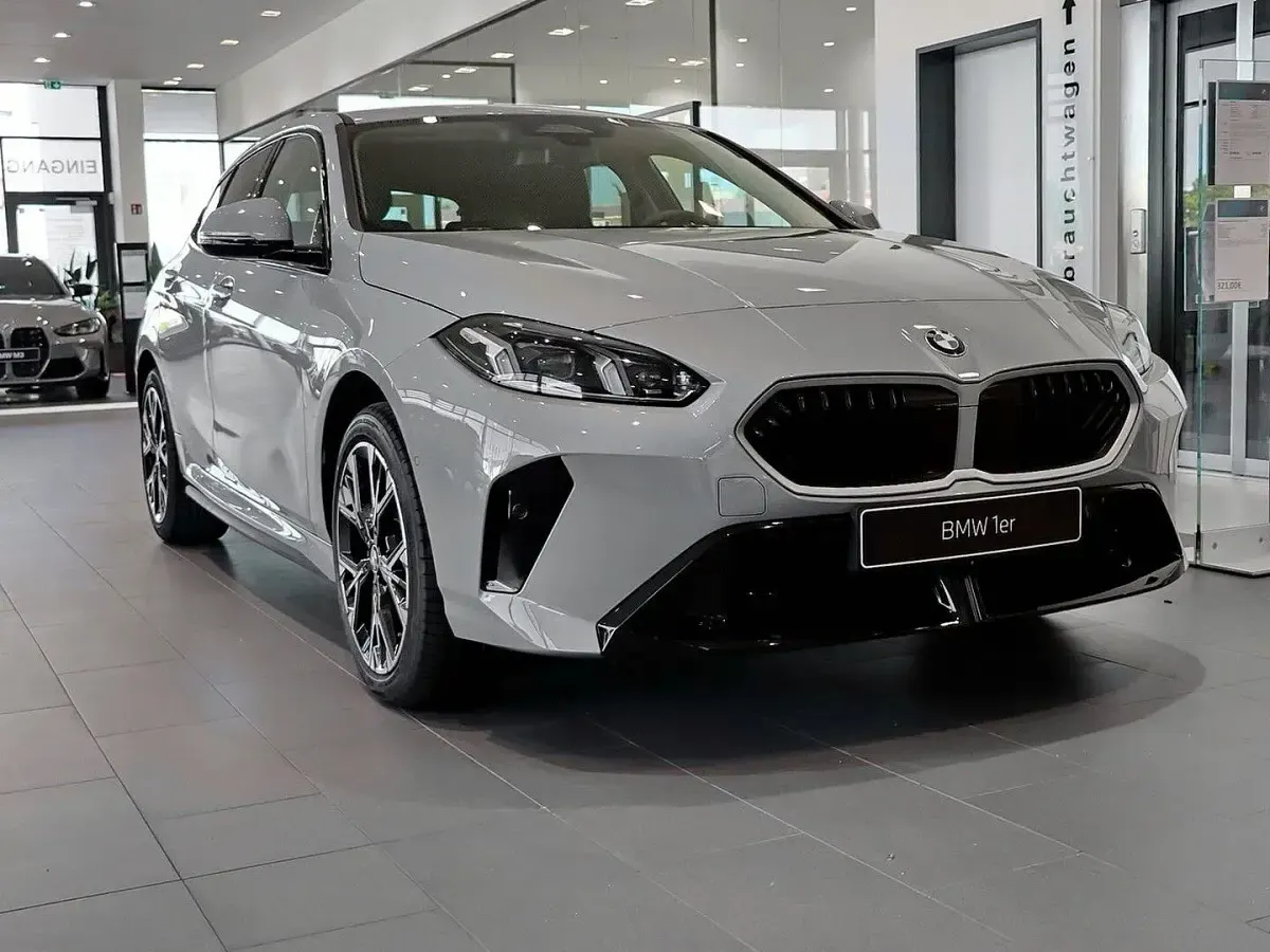 Ny BMW 116 Efficient Dynamics 122 HK (89 kW) 2026 Grå Hatchback