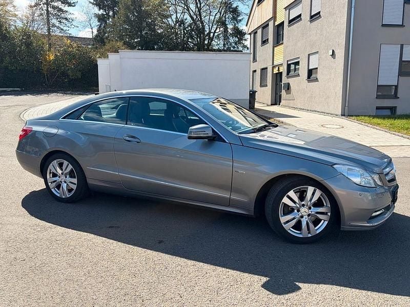 Gebraucht Mercedes E350 Avantgarde 265 PS (194 kW) 2011 Grau Coupé