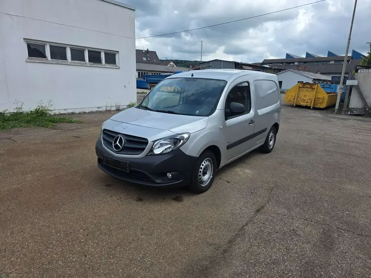 Gebraucht Mercedes Citan 109 90 PS (66 kW) 2017 Brillantsilber metallic Van / Kleinbus