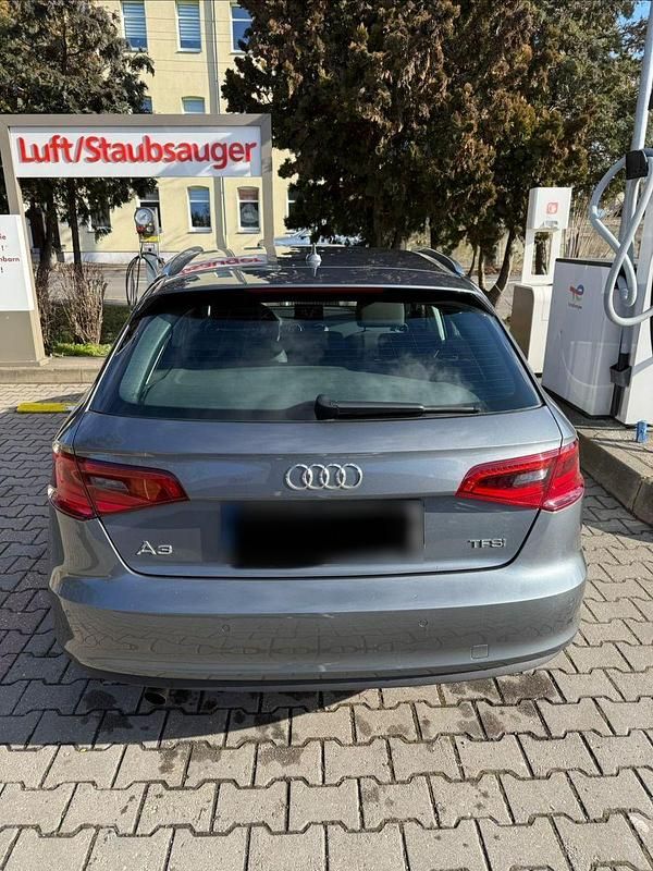 Gebraucht Audi A3 Sportback Attraction 110 PS (80 kW) 2015 Grau Kleinwagen