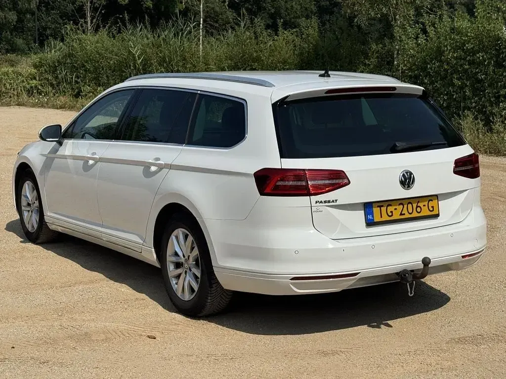 Gebraucht VW Passat Comfortline 150 PS (110 kW) 2018 Weiß Kombi