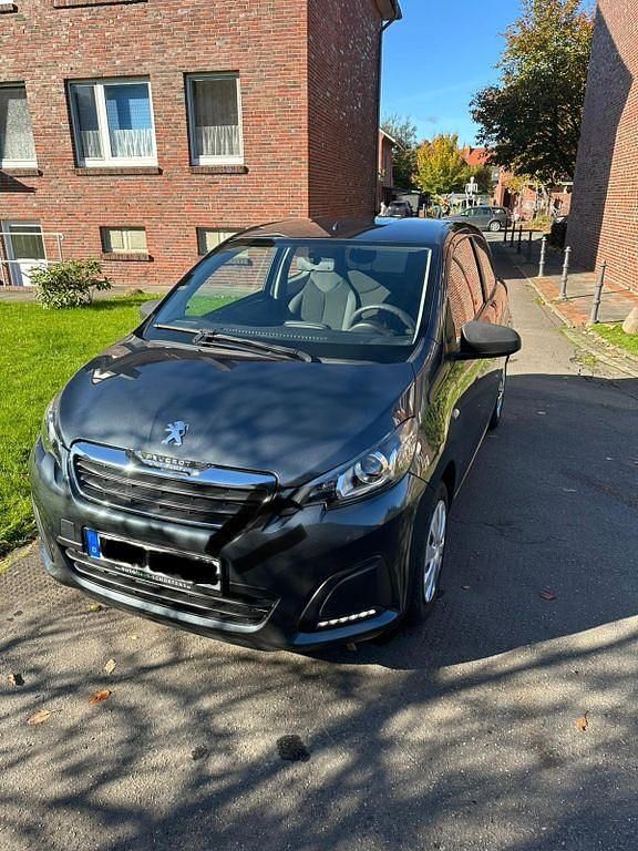 Grau Gebraucht 2016 Peugeot 108 Access Kleinwagen | 4.750 € (Superpreis) - Bild 1/4