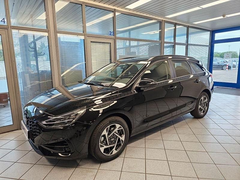 Neu Hyundai i30 140 PS (102 kW) 2025 Grün Kombi