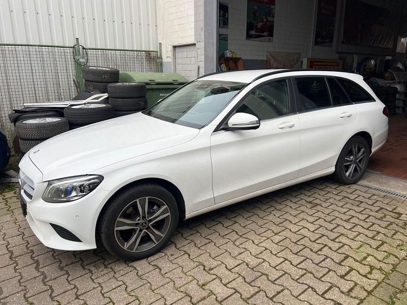 Gebraucht Mercedes C220 194 PS (142 kW) 2018 Weiß Kombi