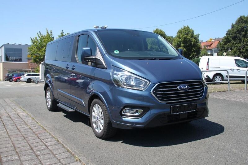 Gebraucht Ford Tourneo Titanium 150 PS (110 kW) 2023 Blau Kombi