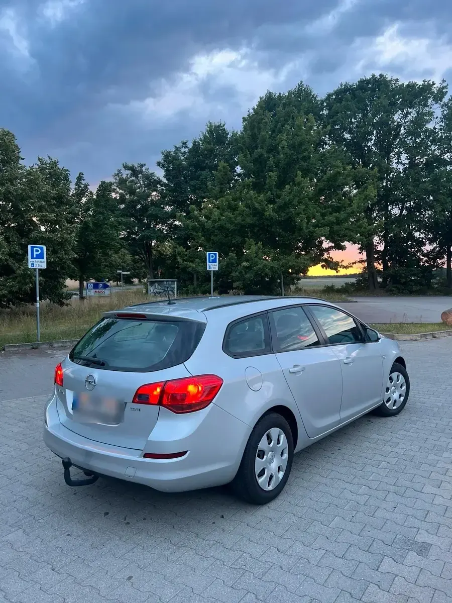 Gebraucht Opel Astra 125 PS (91 kW) 2011 Silber Kombi