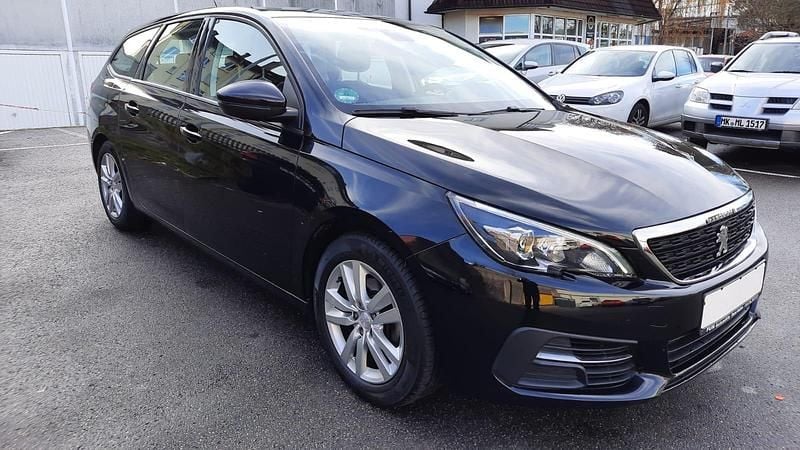 Gebraucht Peugeot 308 Active 131 PS (96 kW) 2019 Schwarz perla nera/metallic Kombi