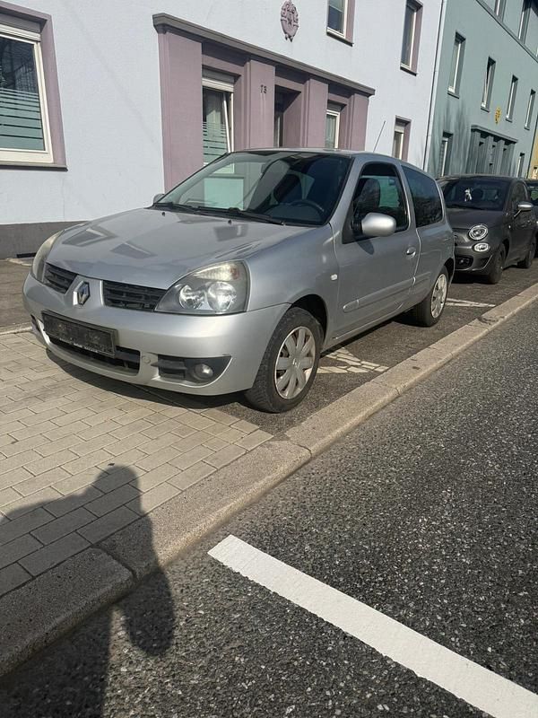 Gebraucht Renault Clio II 85 PS (62 kW) 2008 Kleinwagen