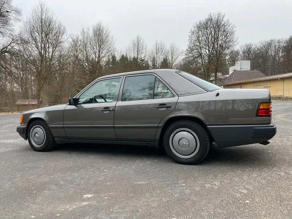 Gebraucht Mercedes E260 160 PS (117 kW) 1989 Limousine