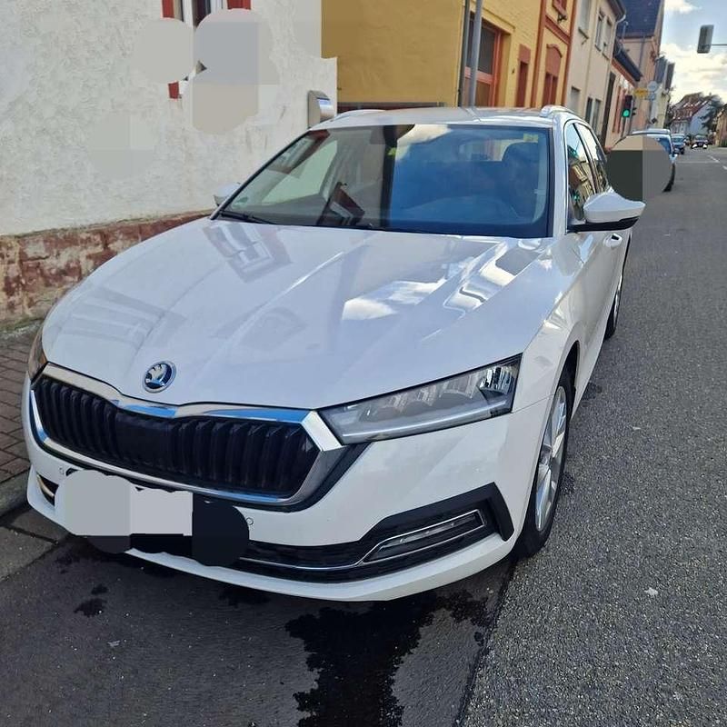 Weiß Gebraucht 2020 Skoda Octavia First Edition Kombi | 16.499 € (Fairer Preis) - Bild 1/4