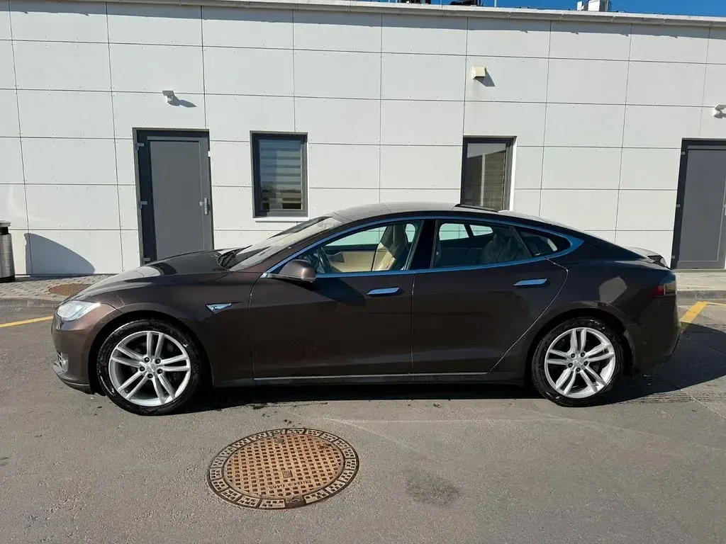 Usata Tesla Model S 269 kW (367 CV) 2014 Marrone Utilitaria