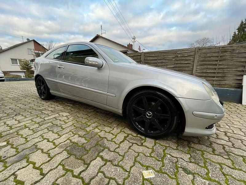 Grau Gebraucht 2002 Mercedes C180 Coupé | 1.500 € (Superpreis) - Bild 1/4