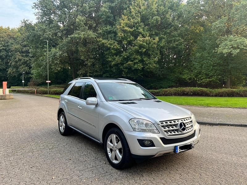 Silber Gebraucht 2010 Mercedes ML350 SUV | 9.990 € (Fairer Preis) - Bild 1/4
