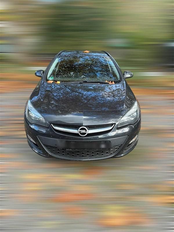 Schwarz Gebraucht 2015 Opel Astra Kombi | 4.399 € (Fairer Preis) - Bild 1/4