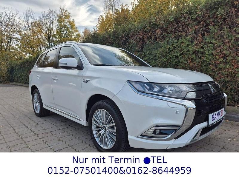 Diamond/silky white Gebraucht 2018 Mitsubishi Outlander P-HEV Top SUV | 16.950 € (Fairer Preis) - Bild 1/4