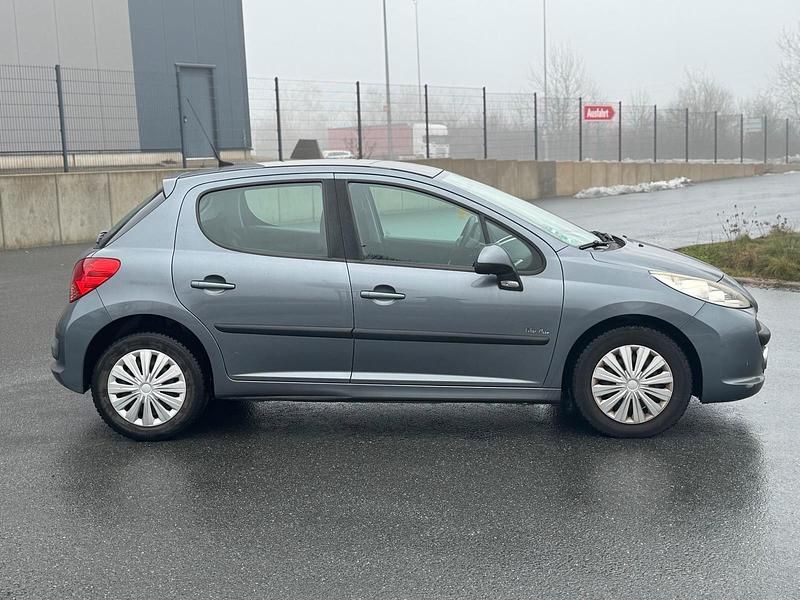 Gebraucht Peugeot 207 95 PS (69 kW) 2008 Grau Limousine