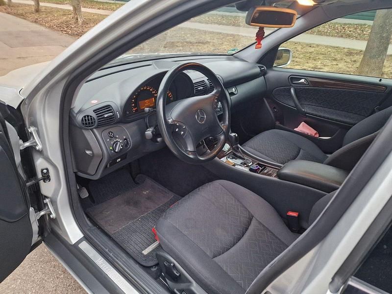 Gebraucht Mercedes C180 Classic 143 PS (105 kW) 2001 Silber Limousine