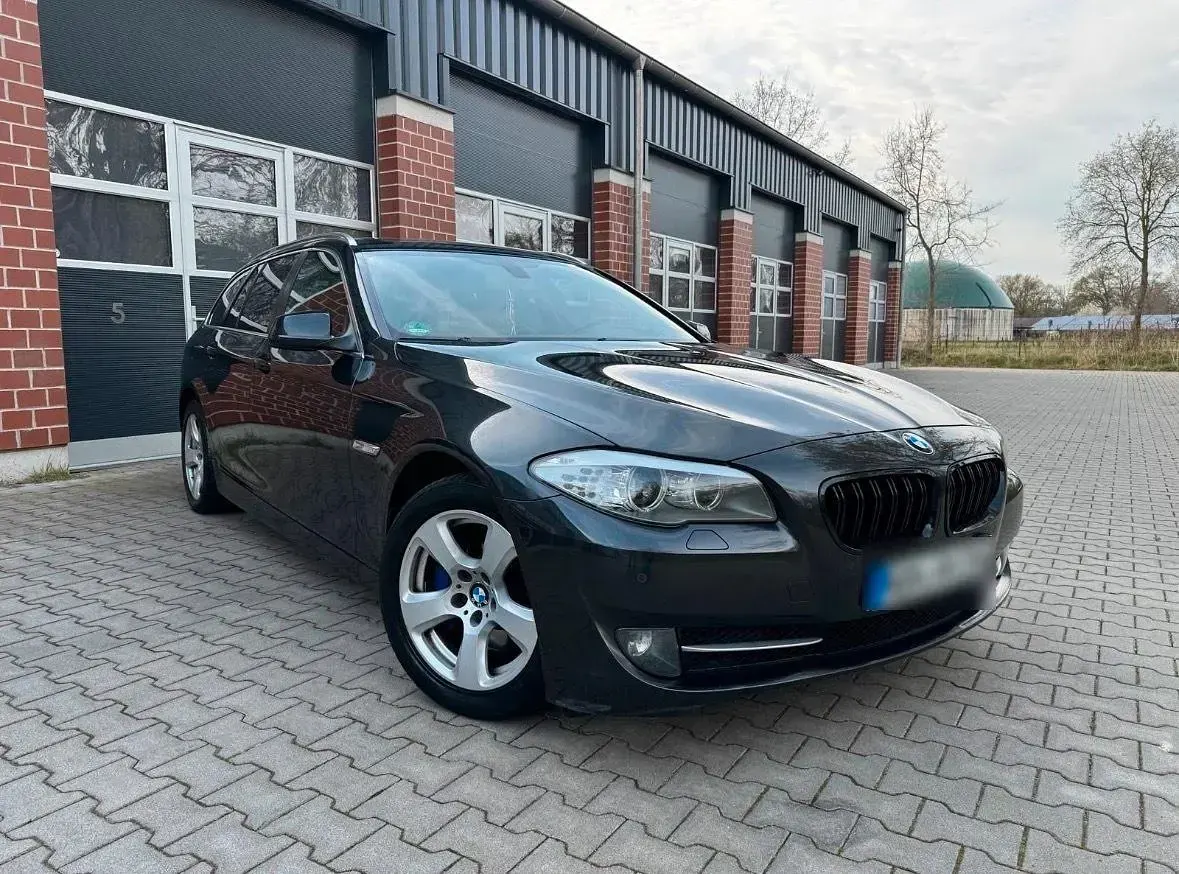 Gebraucht BMW 530 258 PS (189 kW) 2012 Grau Kombi