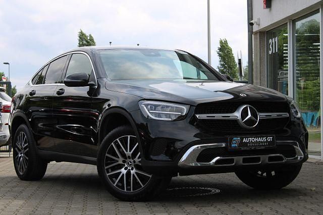 Schwarz Gebraucht 2021 Mercedes GLC300e Limousine | 41.999 € (Teuer) - Bild 1/4