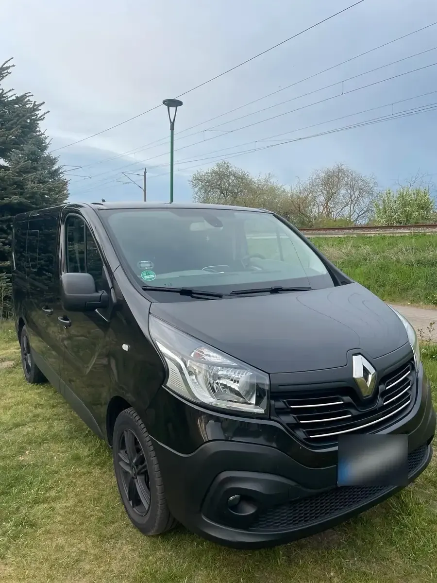 Gebraucht Renault Traffic 145 PS (106 kW) 2017 Schwarz Van / Kleinbus