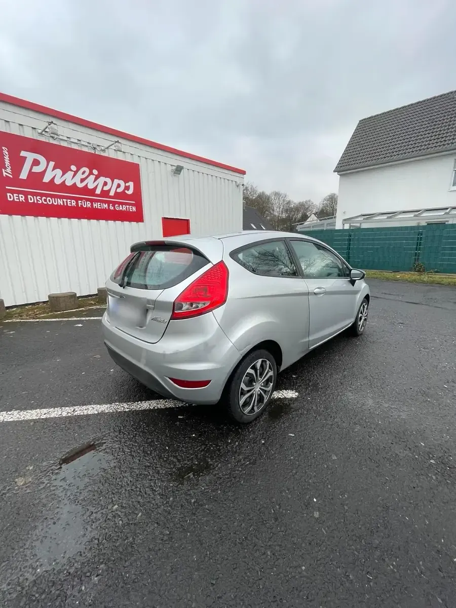 Gebraucht Ford Fiesta 2009 Silber Kleinwagen