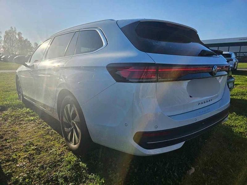 Gebraucht VW Passat Business 150 PS (110 kW) 2024 Pure white Kombi