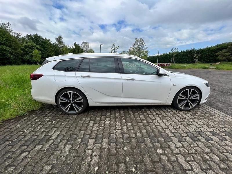 Gebraucht Opel Insignia Innovation 209 PS (153 kW) 2017 Weiß Kombi