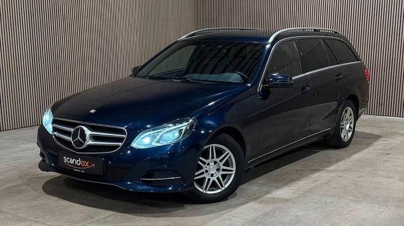 Blau Gebraucht 2014 Mercedes E220 Limousine | 8.000 € (Fairer Preis) - Bild 1/4
