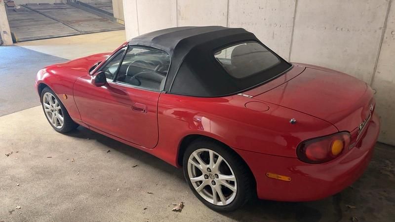 Second-hand Mazda MX5 110 CP (80 kW) 2000 Roșu Cabrio