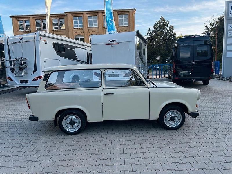 Weiß Gebraucht 1987 Trabant 601 Kombi | 7.500 € - Bild 1/4