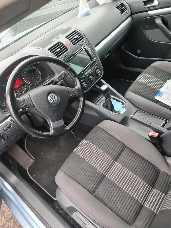 Blau Gebraucht 2008 VW Golf V Edition Limousine | 4.235 € (Etwas zu teuer) - Bild 1/4