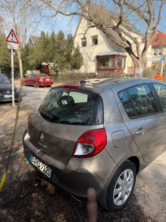 Gebraucht Renault Clio IV 75 PS (55 kW) 2012 Braun Limousine