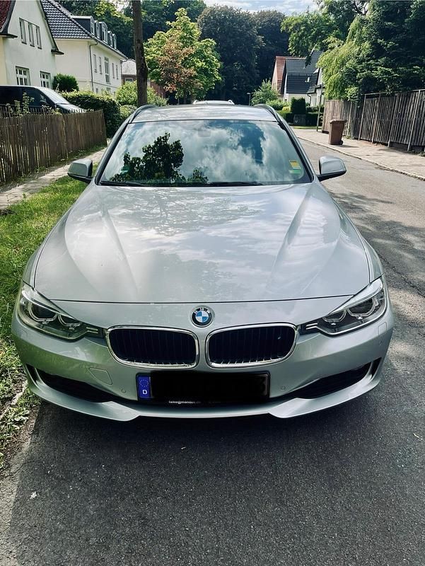 Grau Gebraucht 2015 BMW 320 Efficient Dynamics Kombi | 10.750 € (Fairer Preis) - Bild 1/4