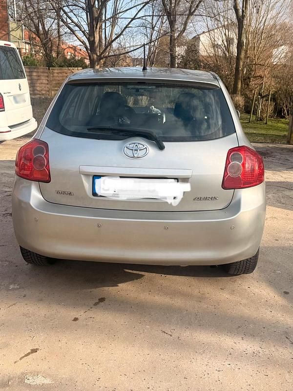 Gebraucht Toyota Auris 124 PS (91 kW) 2008 Silber Kleinwagen