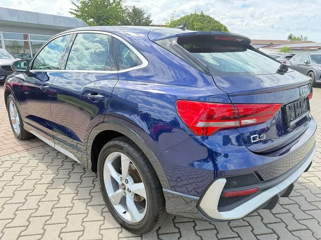 Gebraucht Audi Q3 Sportback S-Line 150 PS (110 kW) 2022 Blau SUV