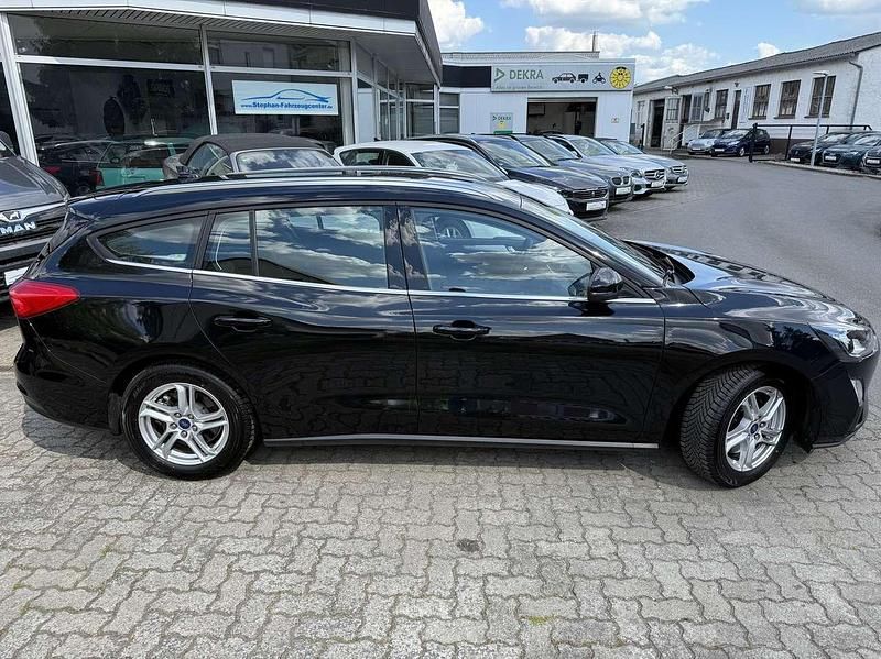 Gebraucht Ford Focus Cool & Connect 125 PS (91 kW) 2021 Obsidianschwarz metallic Kombi