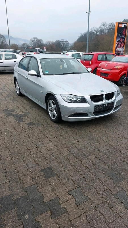 Gebraucht BMW 318 130 PS (95 kW) 2006 Grau Limousine