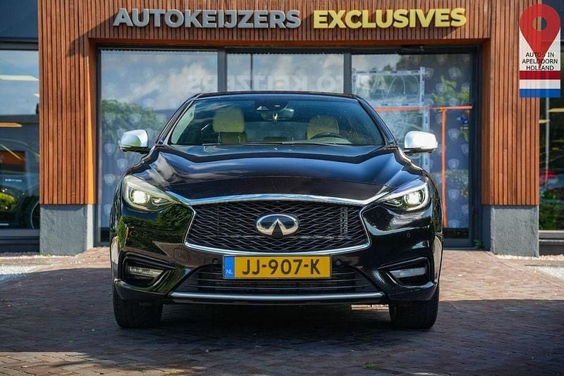 Gebraucht Infiniti Q30 Premium 122 PS (89 kW) 2016 Schwarz Kleinwagen