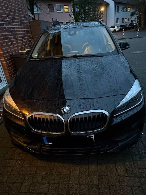 Schwarz Gebraucht 2019 BMW 225 Active Tourer iPerformance Van / Kleinbus | 16.800 € (Guter Preis) - Bild 1/4