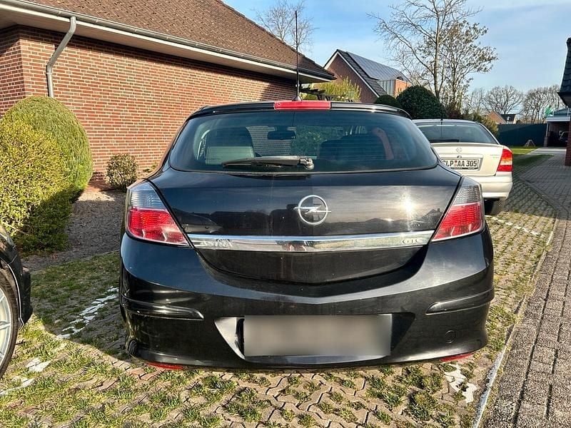 Second-hand Opel Astra 105 CP (77 kW) 2005 Negru Coupe
